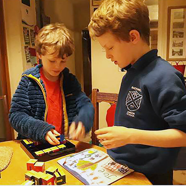 Genius Square - Un jeu The Happy Puzzle Company - Acheter sur BCD JEUX Genius Square - Un jeu The Happy Puzzle Company - Acheter sur BCD JEUX